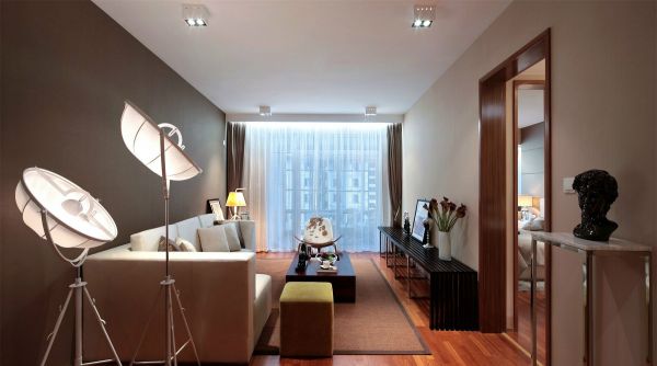 客厅是现代简约风中有着简约中的大气之感，整体的简约而不简单。