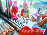 同安区开展烟头换鸡蛋、旧电池换太阳镜等活动,用实际行动践行低碳生活