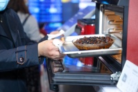 老板电器携“美食大杀器”亮相AWE2021,烹饪创造力不够,科技来凑