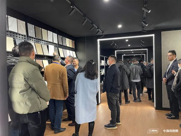 “装配式技术研讨班”学员参观开装装配式展厅