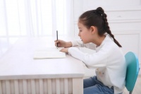 光明园迪提醒您,孩子脊柱问题千万不要忽视