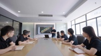 《奥华匠人》栏目第一期丨研发团队:以工匠之心,缔造舒适顶墙阳整装产品!