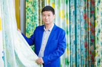 《充满活力的声音》之鑫亚伦:不一样的烟火 兀自花样美丽——鑫亚伦纺织股份有限公司董事长...