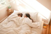 主打的就是一个高端:爱漫时睡眠窗帘隔绝三大污染,打造舒睡空间