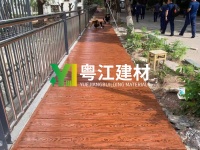 粤江建材:水泥仿木地板美观又自然,为园林景观增添诗意之美