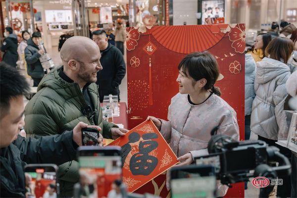 “家在沈阳”冬日雪暖阳 和平送福——设计师米野助力沈阳文旅行动