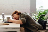 睡眠不足的打工人,需要一张易翻身的东宝床垫