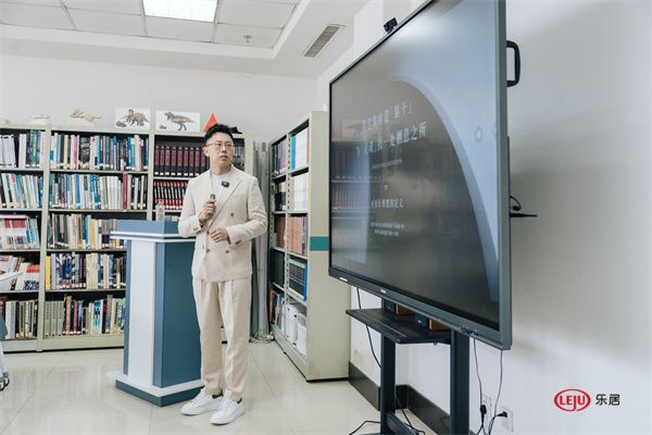 艺术设计进校园 | 李志航被授予东北大学艺术专业实践导师