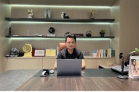 珍妮罗曼瓷砖:推出“超白胚金丝绒和超白胚复刻瑧石釉”两套新产品