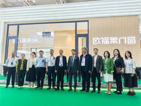 欧福莱门窗闪耀2025南京门窗移门展，以极简美学定义高端人居