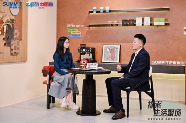 右：萨米特品牌副总经理高志刚